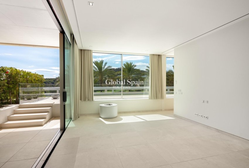 Nouvelle construction - VILLA -
CASARES - Pedregales