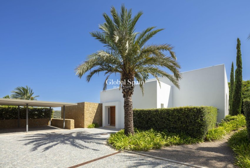 Nouvelle construction - VILLA -
CASARES - Pedregales