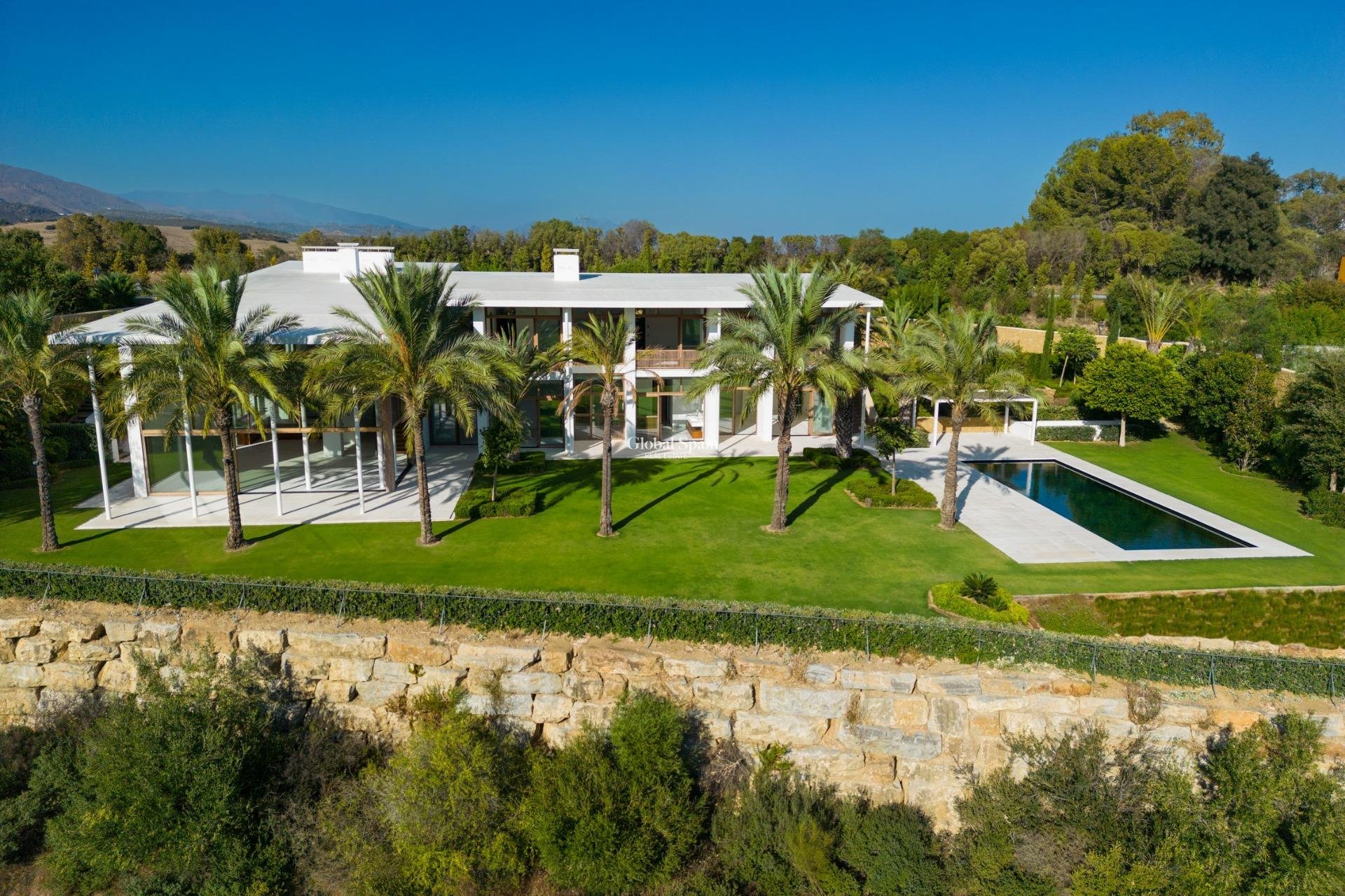 Nouvelle construction - VILLA -
CASARES - Pedregales