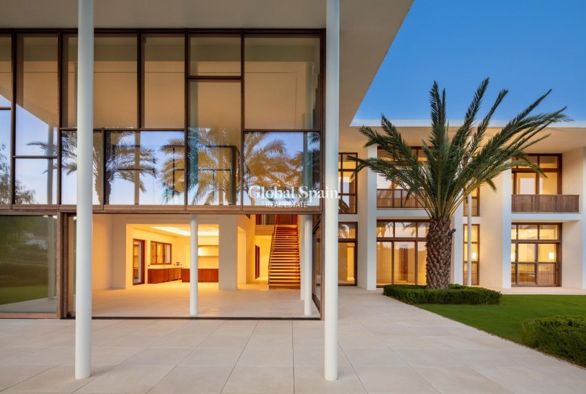 Nouvelle construction - VILLA -
CASARES - Pedregales