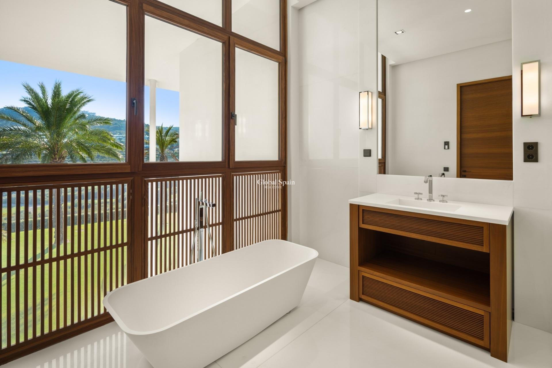 Nouvelle construction - VILLA -
CASARES - Pedregales