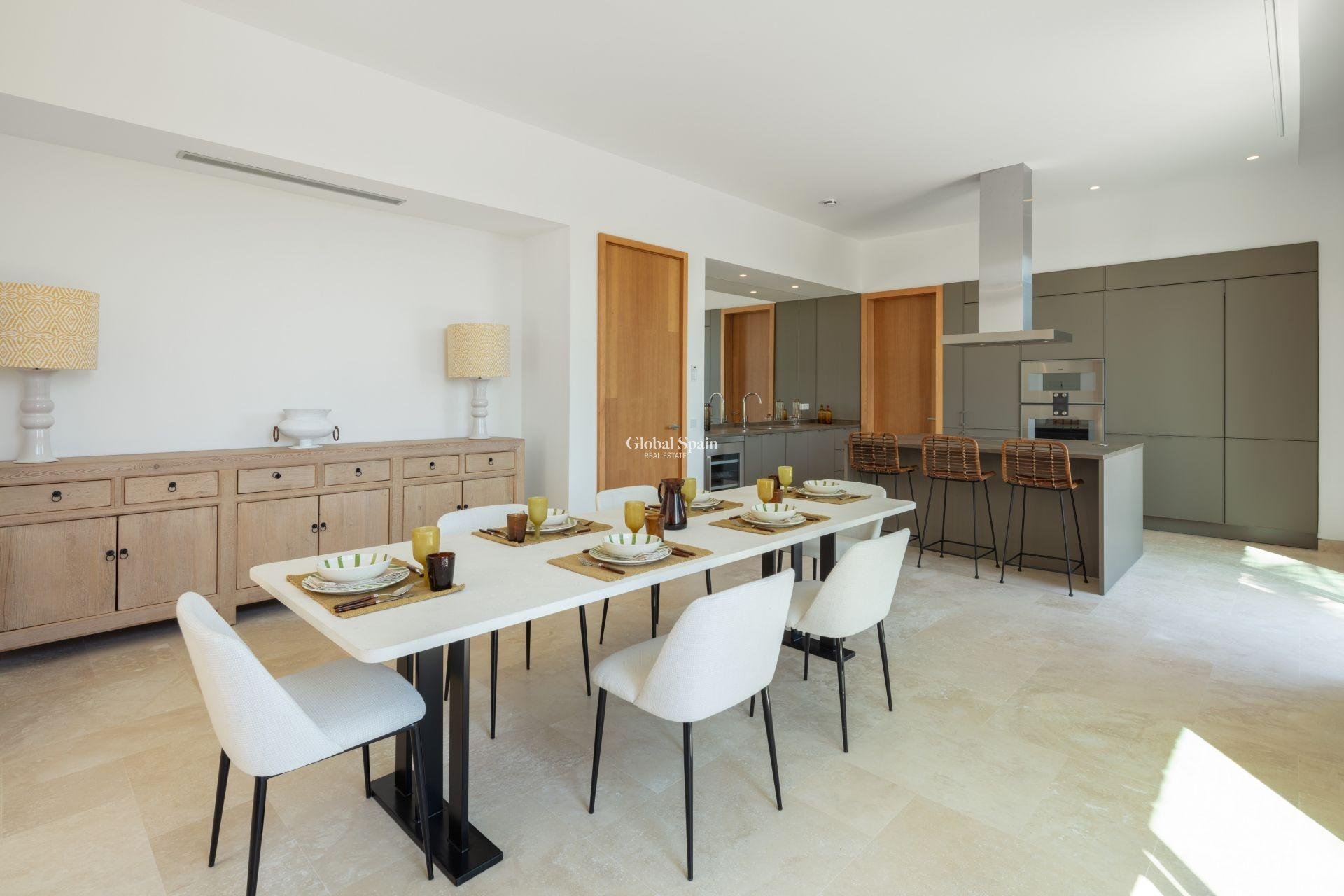Nouvelle construction - VILLA -
CASARES - Pedregales