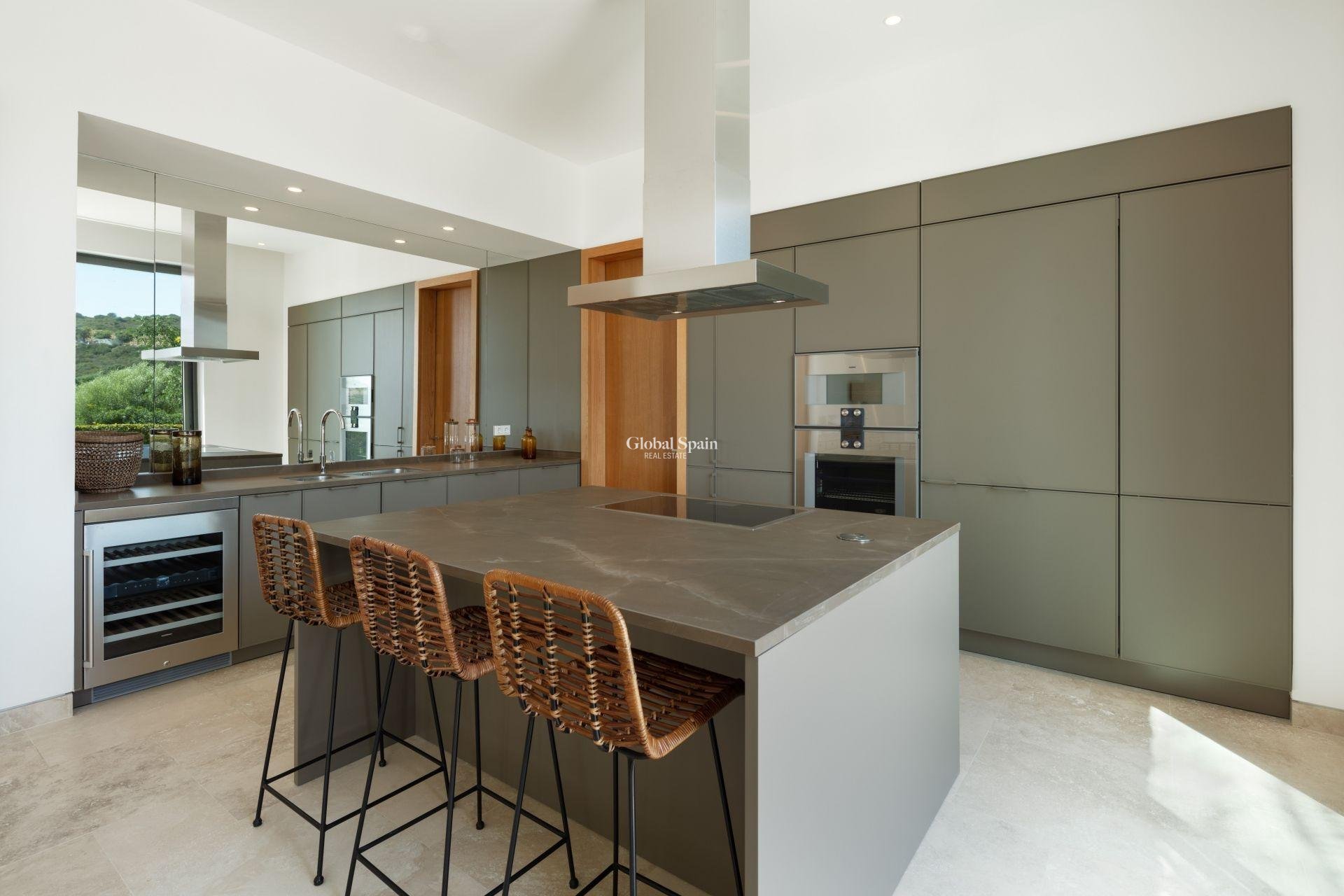Nouvelle construction - VILLA -
CASARES - Pedregales