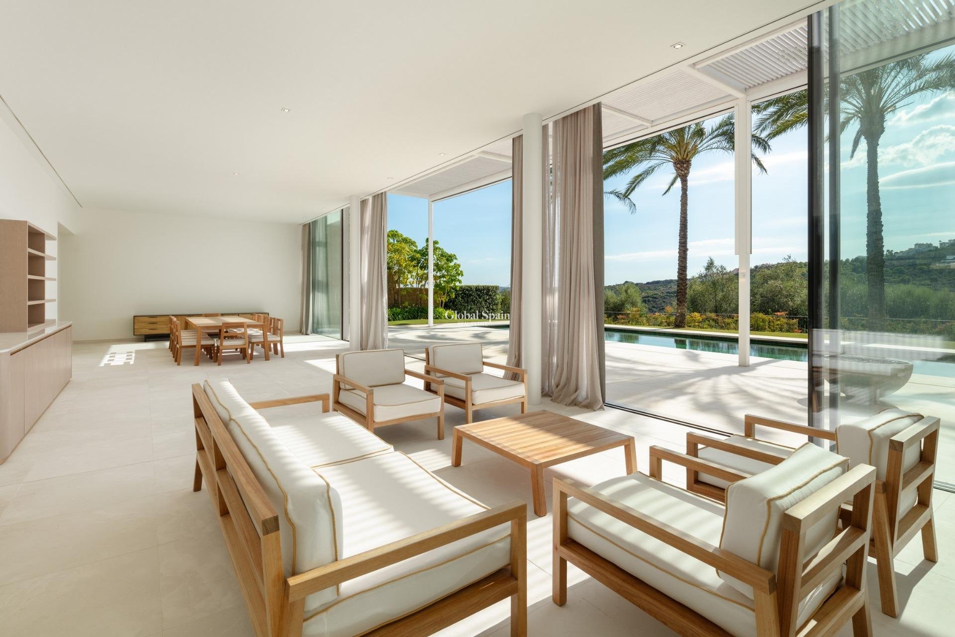 Nouvelle construction - VILLA -
CASARES - Pedregales