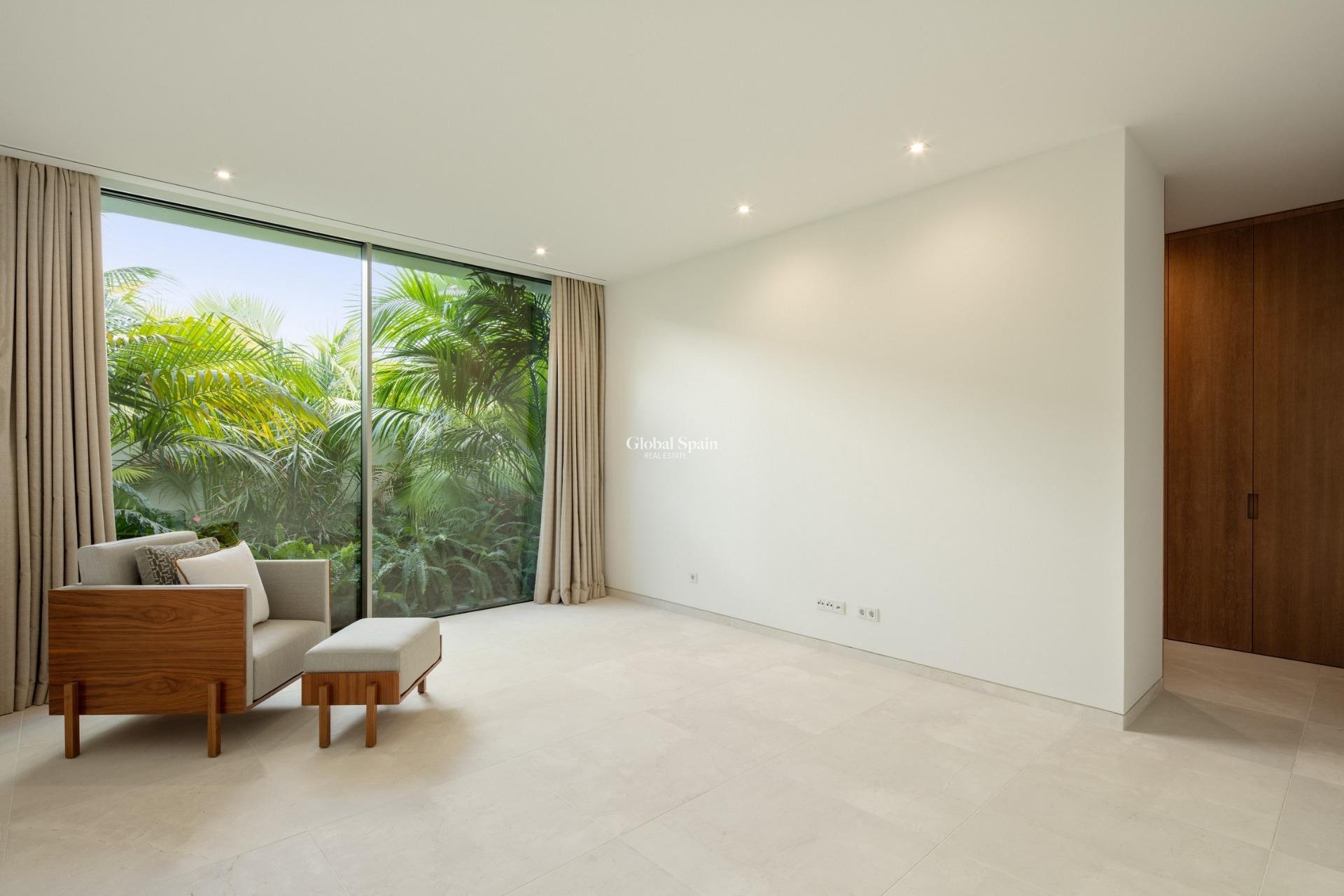 Nouvelle construction - VILLA -
CASARES - Pedregales