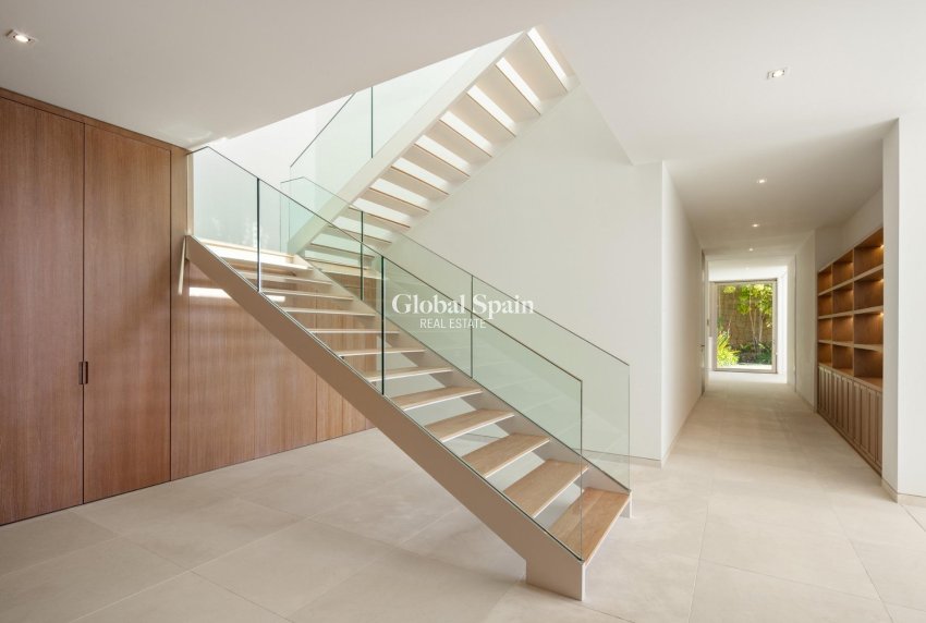 Nouvelle construction - VILLA -
CASARES - Pedregales