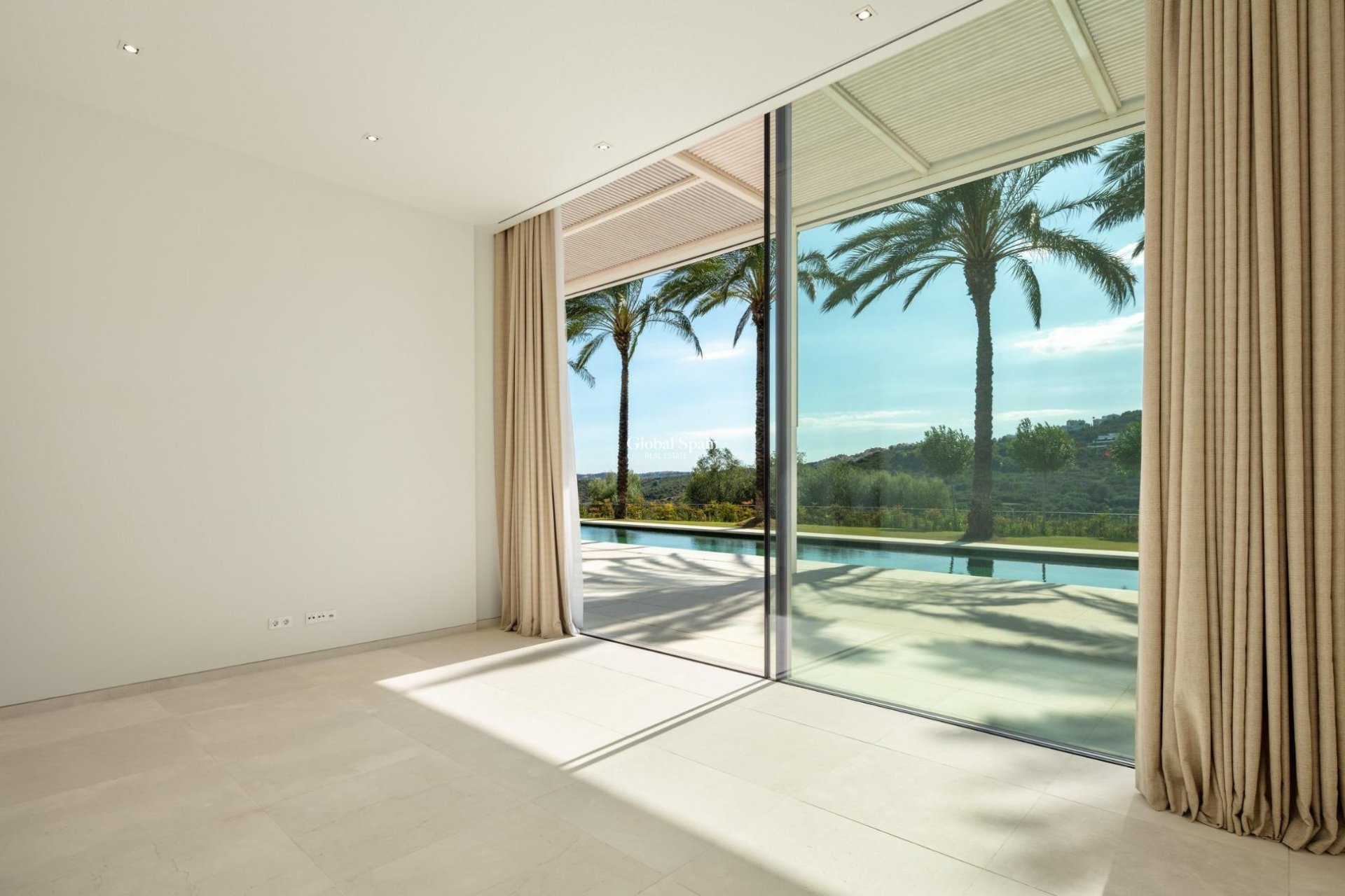 Nouvelle construction - VILLA -
CASARES - Pedregales