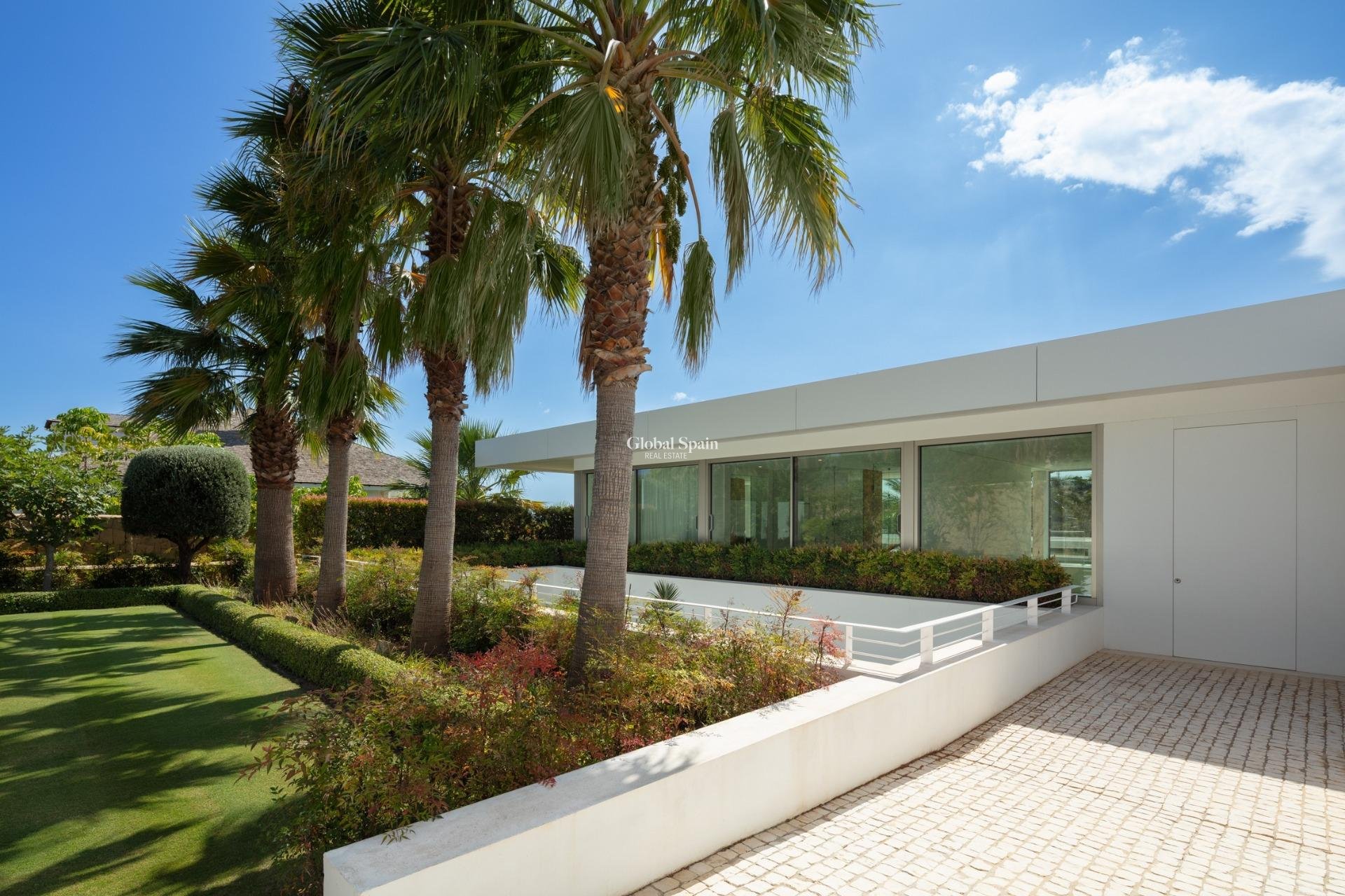 Nouvelle construction - VILLA -
CASARES - Pedregales
