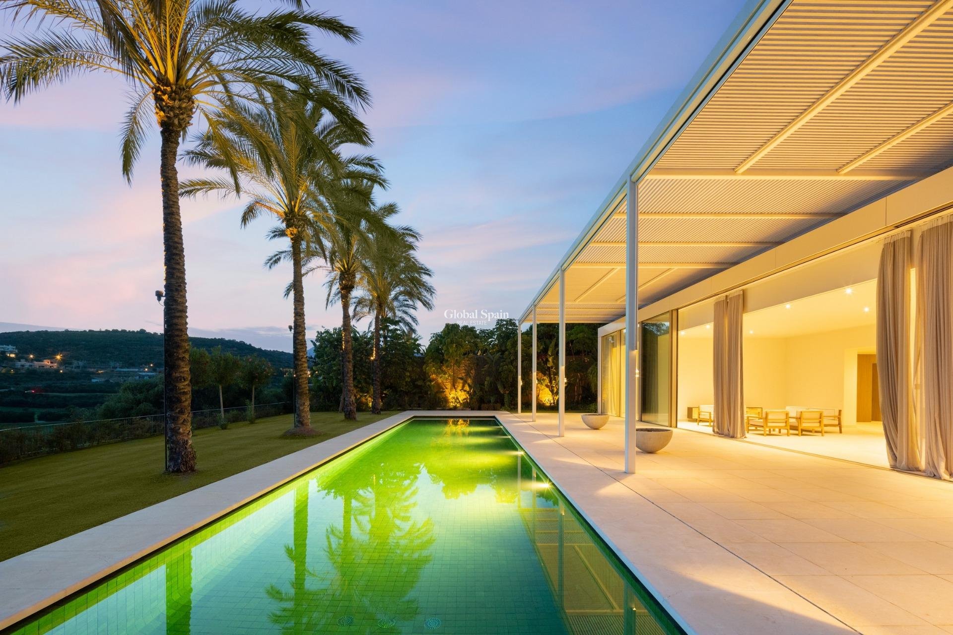 Nouvelle construction - VILLA -
CASARES - Pedregales