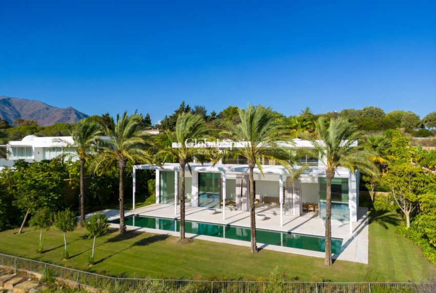 Nouvelle construction - VILLA -
CASARES - Pedregales