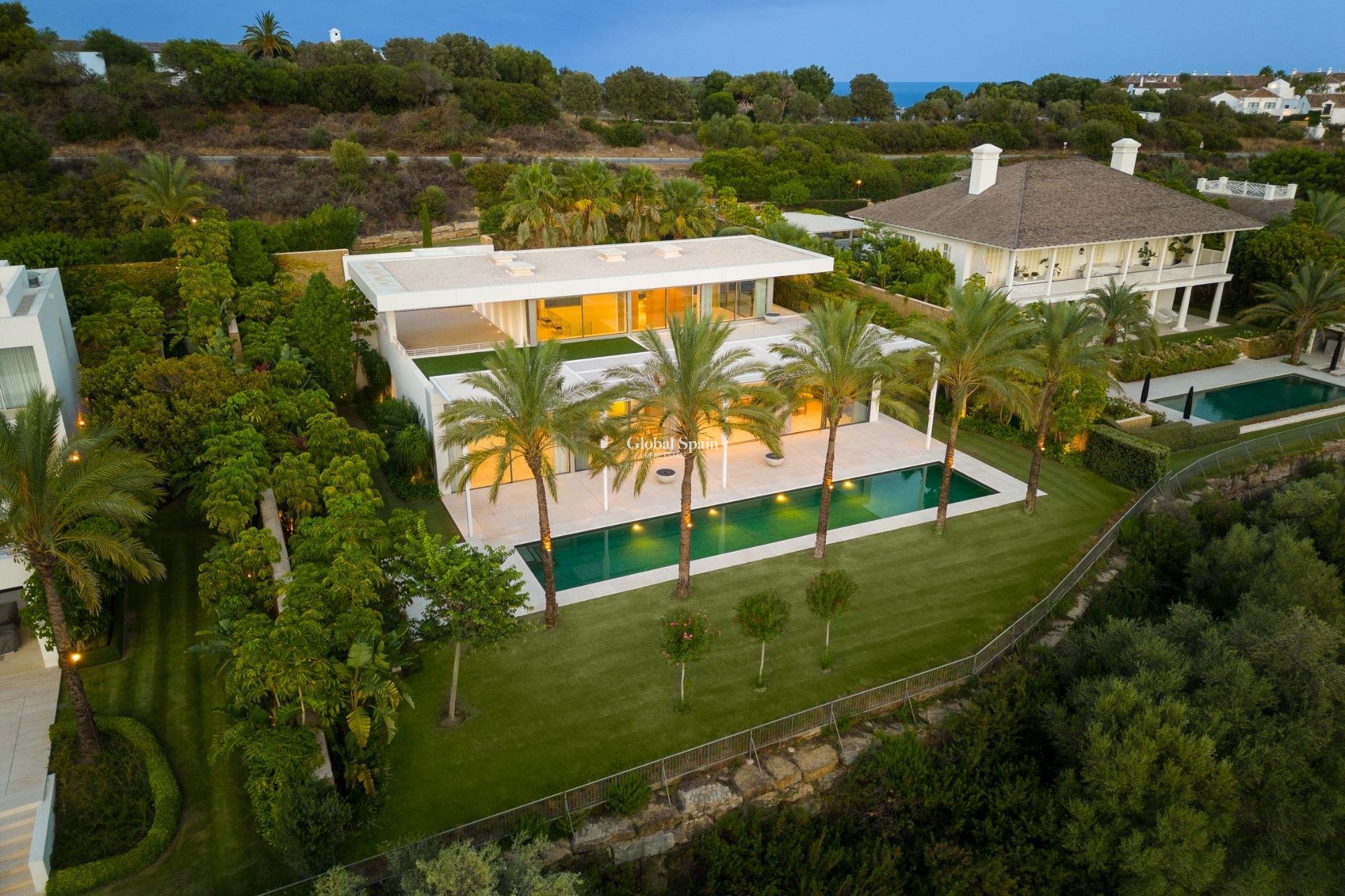 Nouvelle construction - VILLA -
CASARES - Pedregales