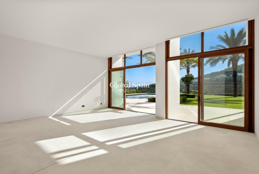 Nouvelle construction - VILLA -
CASARES - Pedregales
