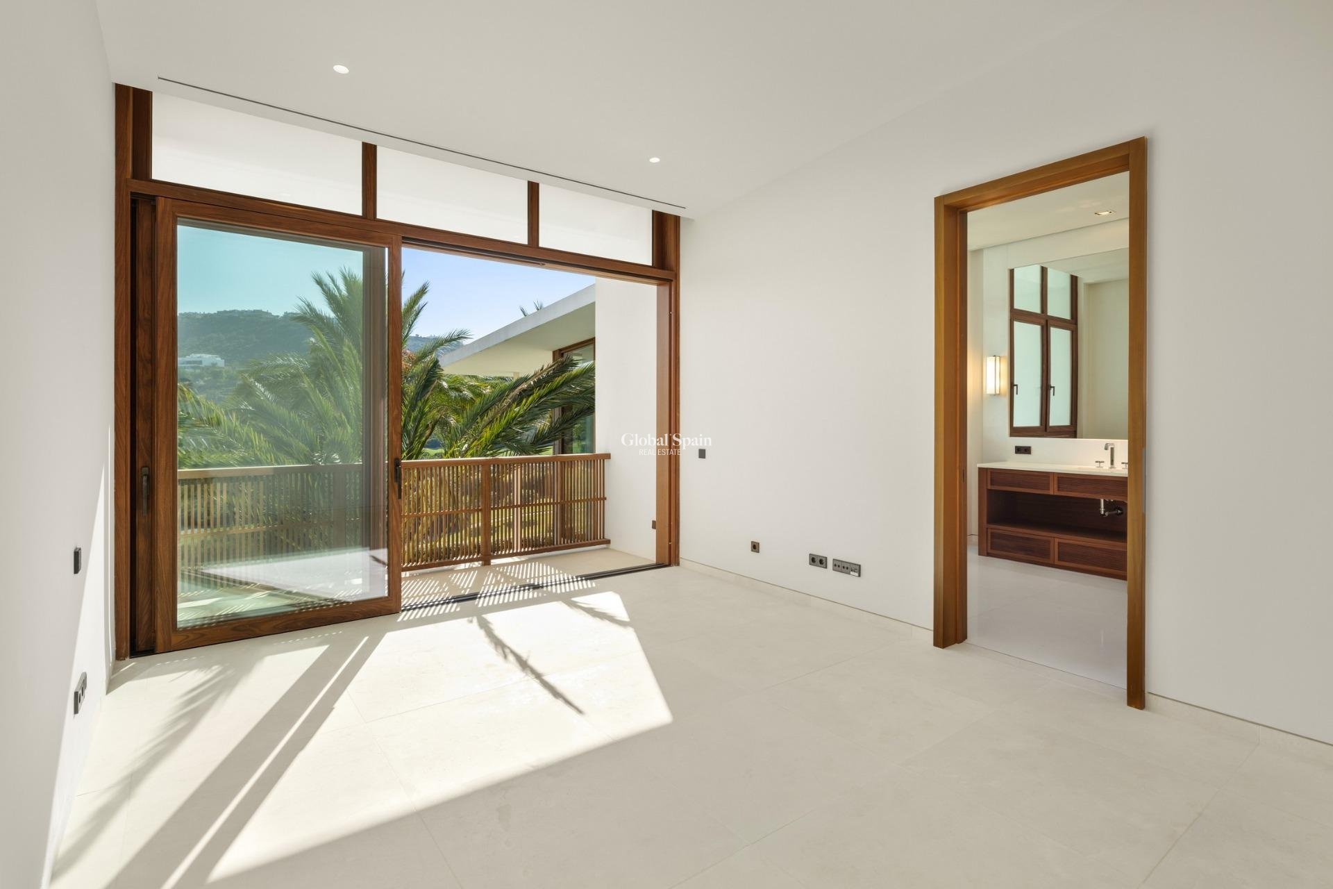 Nouvelle construction - VILLA -
CASARES - Pedregales