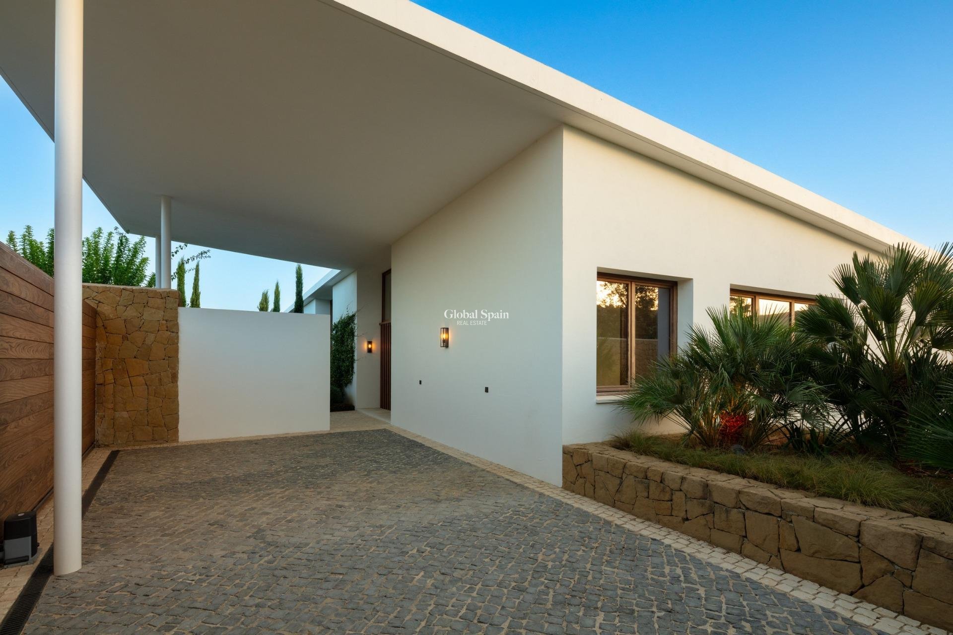 Nouvelle construction - VILLA -
CASARES - Pedregales