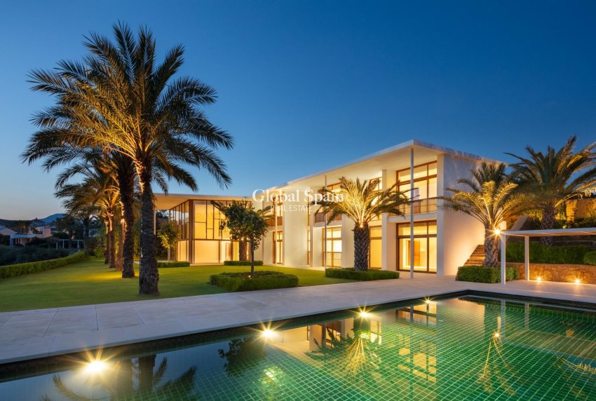 Nouvelle construction - VILLA -
CASARES - Pedregales