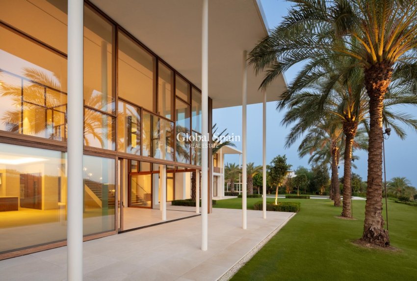Nouvelle construction - VILLA -
CASARES - Pedregales