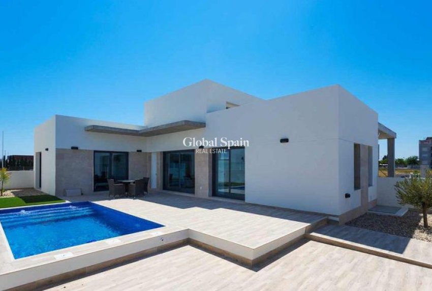 Nouvelle construction - VILLA -
DAYA NUEVA - CENTRO