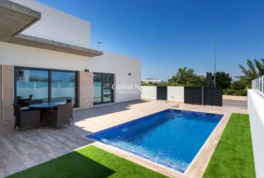 Nouvelle construction - VILLA -
DAYA NUEVA - CENTRO