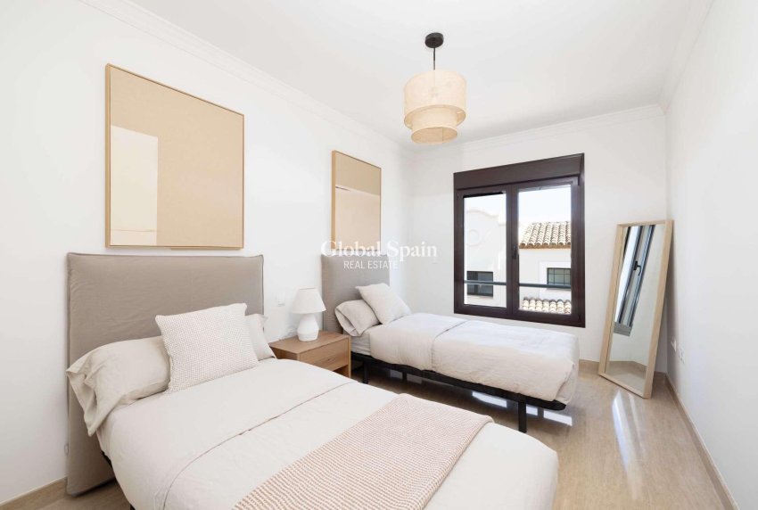 Nouvelle construction - VILLA -
ESTEPONA - Azata Golf