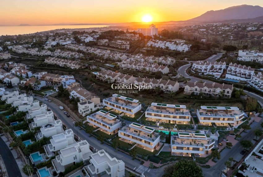 Nouvelle construction - VILLA -
ESTEPONA - El Paraiso Golf