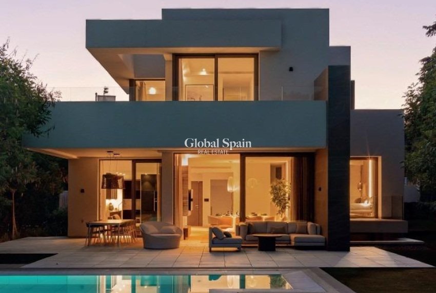 Nouvelle construction - VILLA -
ESTEPONA - Paraiso Alto