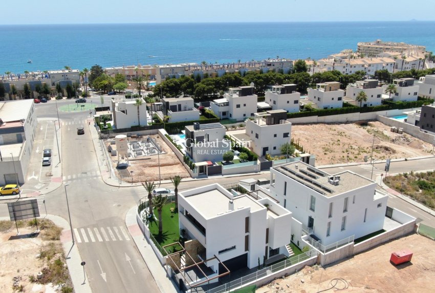 Nouvelle construction - VILLA -
ORIHUELA COSTA - CAMPOAMOR