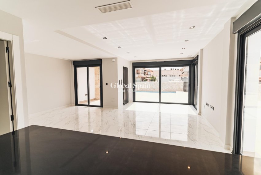 Nouvelle construction - Villa -
ORIHUELA COSTA - Punta Prima