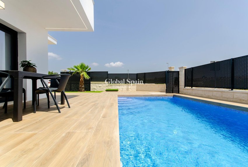 Nouvelle construction - VILLA -
ORIHUELA - Vistabella Golf