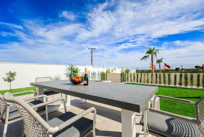 Nouvelle construction - VILLA -
PILAR DE LA HORADADA - Lo Romero Golf