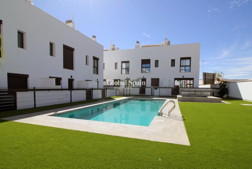 Nouvelle construction - VILLA -
PILAR DE LA HORADADA - parque Andromeda