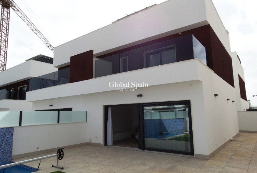 Nouvelle construction - VILLA -
PILAR DE LA HORADADA - pueblo