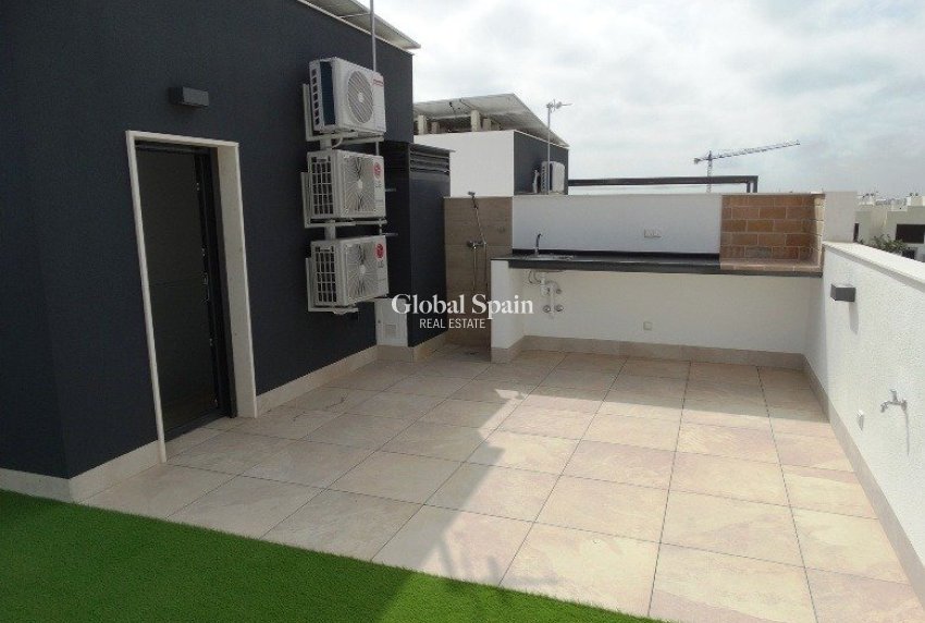 Nouvelle construction - VILLA -
PILAR DE LA HORADADA - pueblo