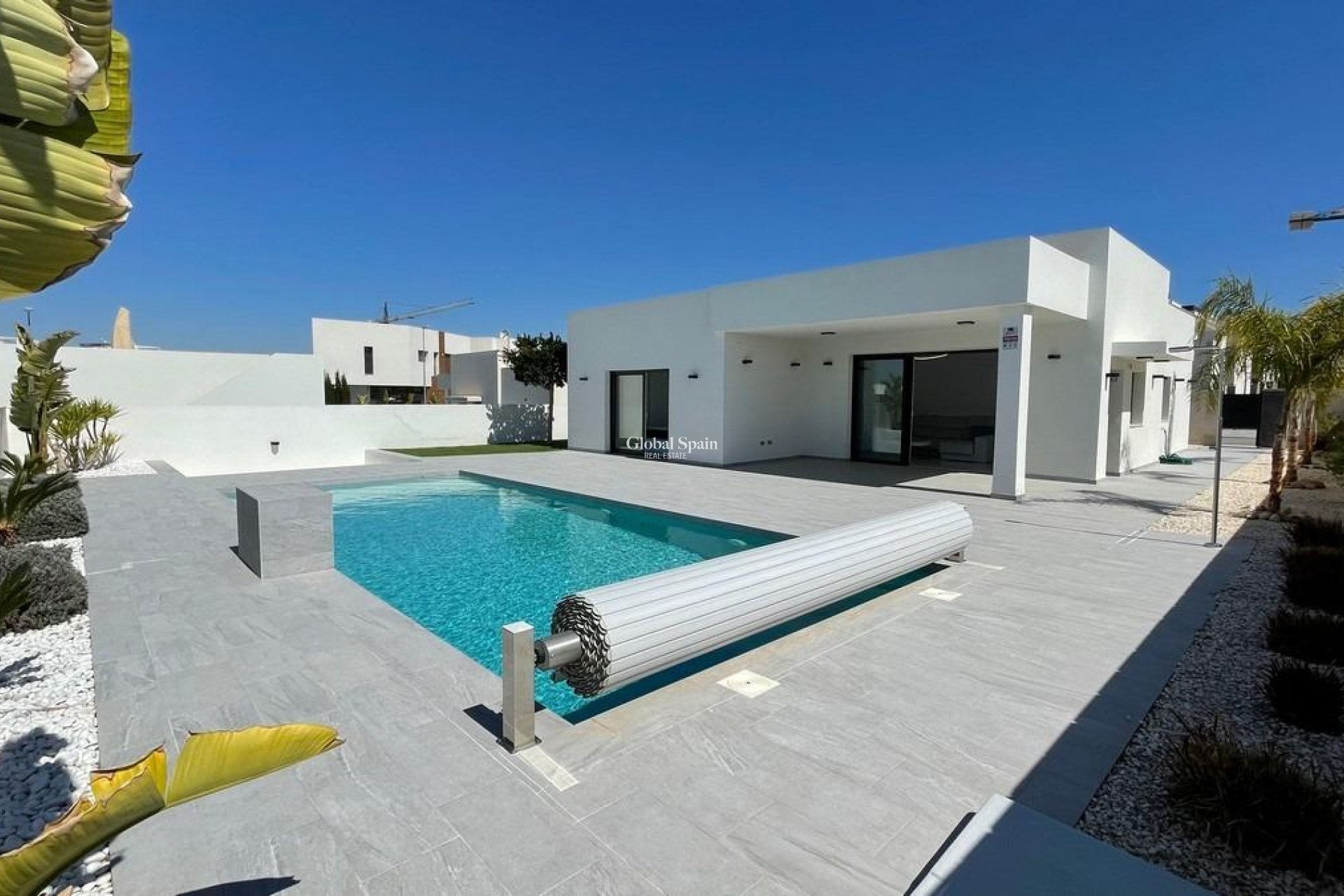 Nouvelle construction - VILLA -
RAFAL - polideportivo
