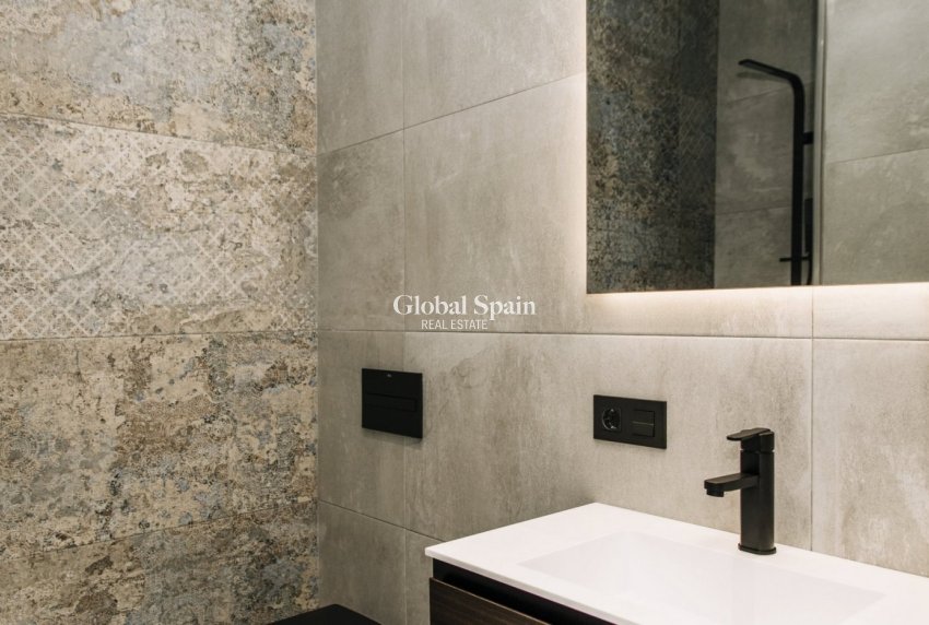 Nouvelle construction - VILLA -
ROJALES - ALTOS DE LA MARQUESA