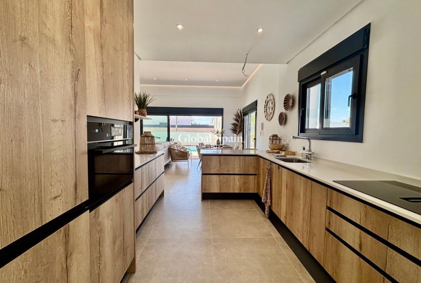 Nouvelle construction - VILLA -
ROJALES - Atalaya Park