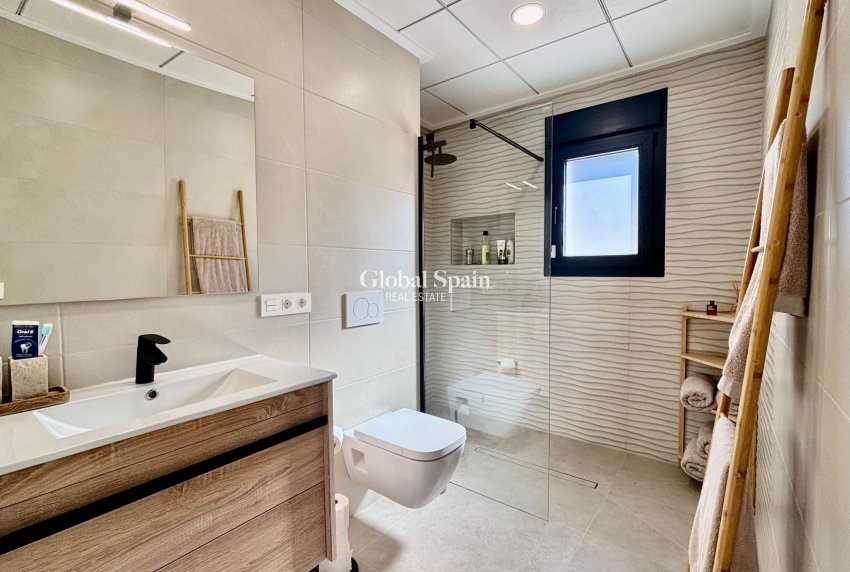 Nouvelle construction - VILLA -
ROJALES - Atalaya Park