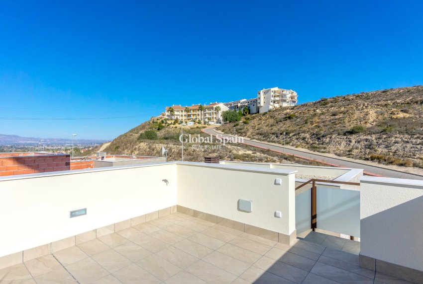 Nouvelle construction - VILLA -
ROJALES