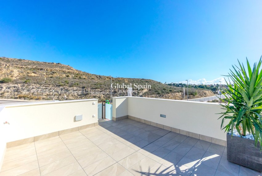 Nouvelle construction - VILLA -
ROJALES