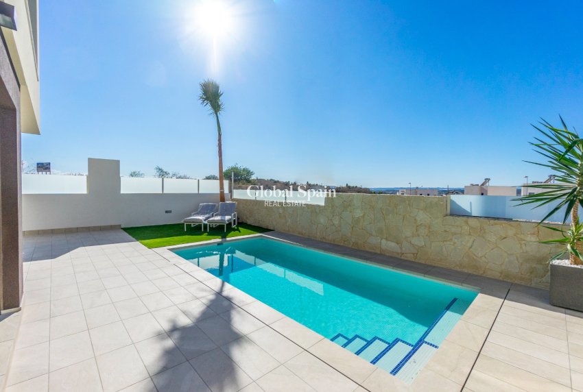 Nouvelle construction - VILLA -
ROJALES