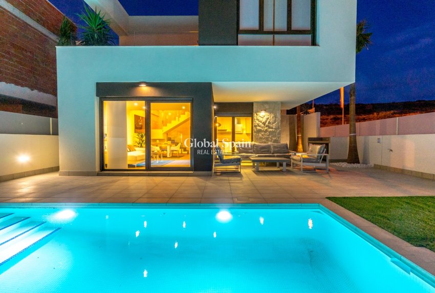 Nouvelle construction - VILLA -
ROJALES