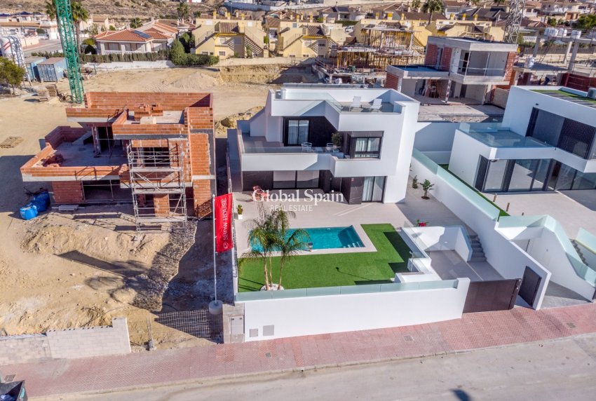 Nouvelle construction - Villa -
ROJALES