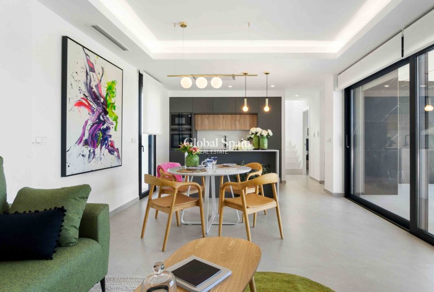 Nouvelle construction - Villa -
ROJALES