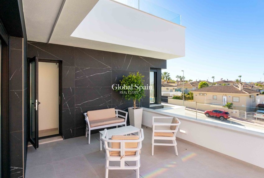 Nouvelle construction - Villa -
ROJALES