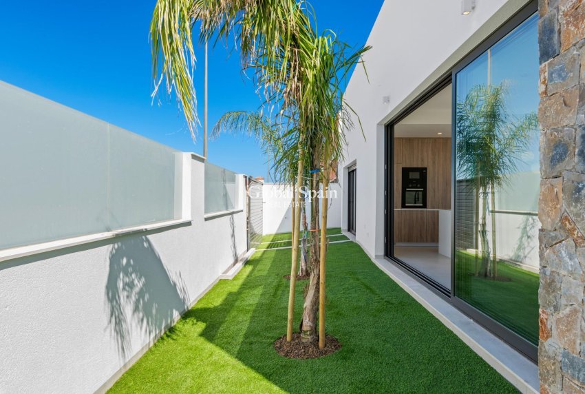 Nouvelle construction - VILLA -
SAN JAVIER - Parque del doce