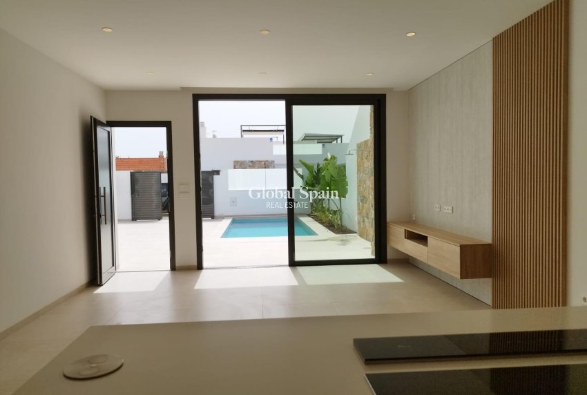 Nouvelle construction - VILLA -
SAN JAVIER - Parque del doce