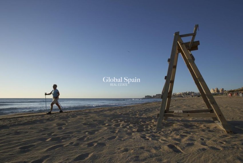 Nouvelle construction - Villa -
TORREVIEJA - Sector 25