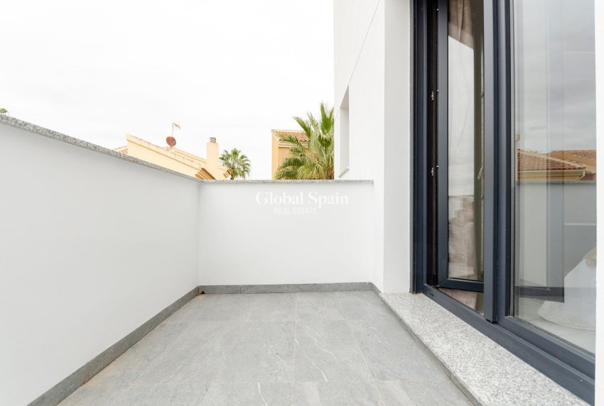 Nouvelle construction - VILLA -
TORREVIEJA - Torretas