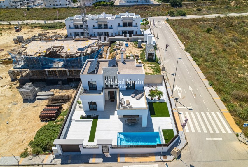 Nouvelle construction - VILLA -
VISTABELLA GOLF 