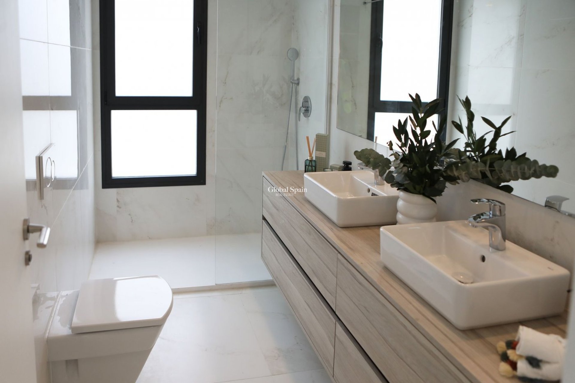 Nowo zbudowane - Apartament -
BENIDORM - Poniente