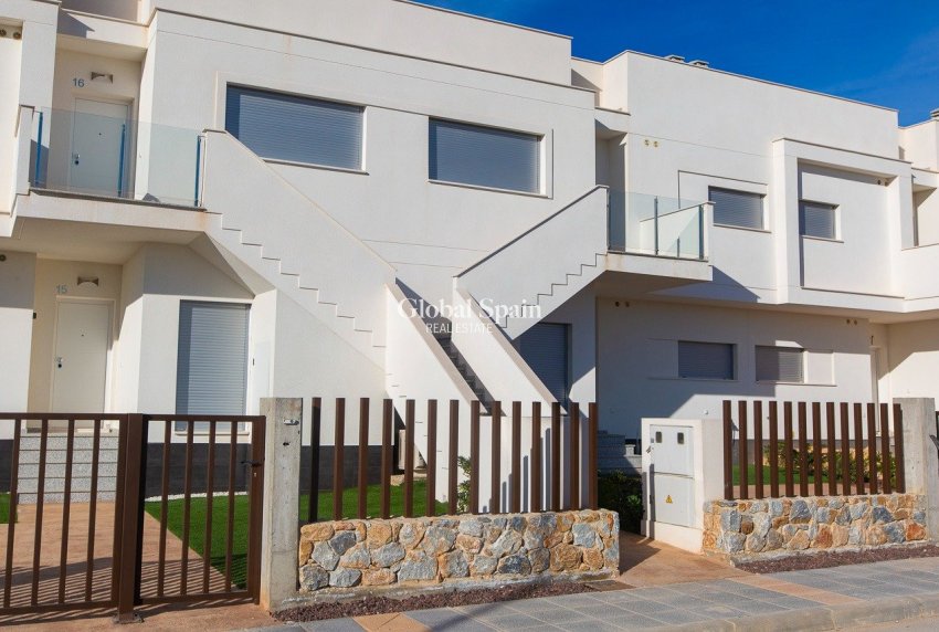 Nowo zbudowane - Bungalow na ostatnim piętrze -
ORIHUELA - Vistabella Golf